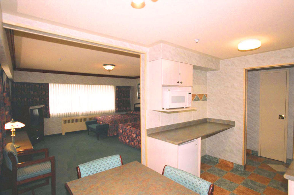 Robsonstrasse Hotel & Suites Vancouver Room photo